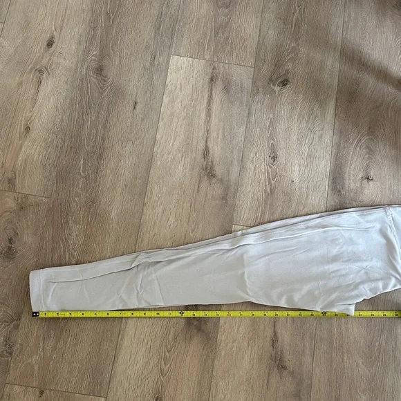 Light Gray High-Waisted Leggings - Picture 3 of 4